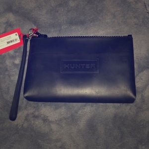 Hunter wristlet in Black